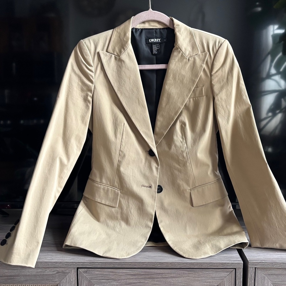 DKNY beige blazer